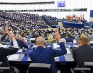 Europarlamentarai ragina imtis veiksmų dėl teisės viršenybės pažeidimų Lenkijoje